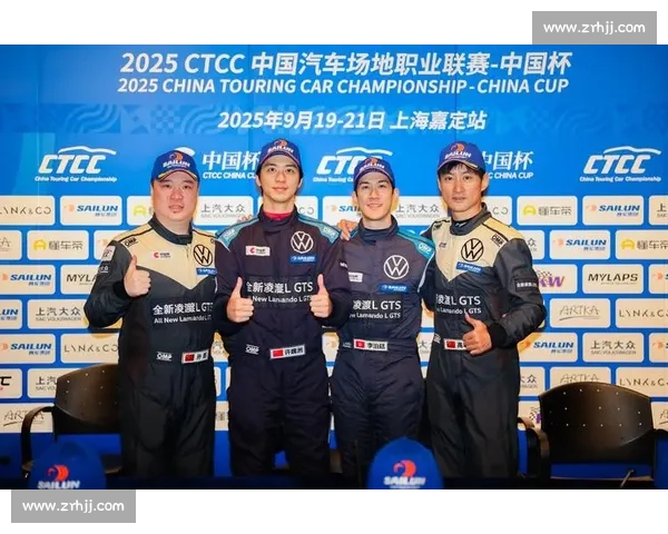 极速碰撞激情瞬间 赛车手冲线奋力争胜画面震撼全场